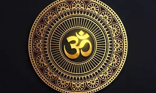 शरीर के चक्रों और न्यूरॉन्स को एक्टिव करता है ओम, जानें इसके पीछे का विज्ञान