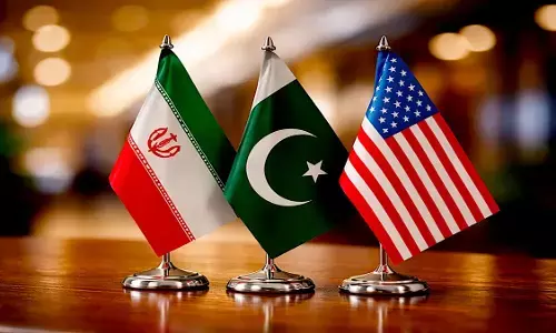 ‘इस्लामाबाद अकॉर्ड’ पर बन सकती है सहमति, सीजफायर की कोशिशें तेज, लेकिन ईरान ने होर्मुज पर फंसाया पेच ‘इस्लामाबाद अकॉर्ड’ पर बन सकती है सहमति, सीजफायर की कोशिशें तेज, लेकिन ईरान ने होर्मुज पर फंसाया पेच