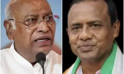 असम चुनाव : मल्लिकार्जुन खड़गे की रैली के दौरान कांग्रेस के वरिष्ठ नेता ने दिया इस्तीफा