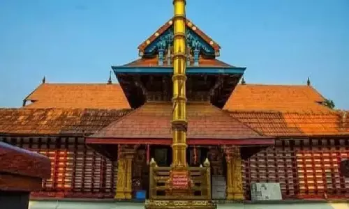 तिरुवरप्पु श्री कृष्ण मंदिर: यहां एक दिन में 10 बार लगता है भोग, देर होने पर कमजोर हो जाती है रहस्यमयी प्रतिमा