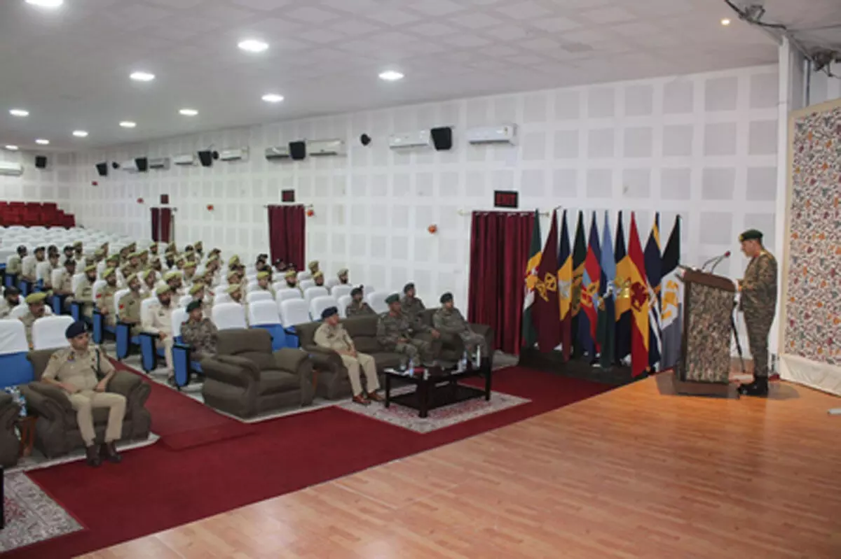 जम्मू-कश्मीर पुलिस के लिए आतंकवाद-रोधी प्रशिक्षण पाठ्यक्रम शुरू जम्मू-कश्मीर पुलिस के लिए आतंकवाद-रोधी प्रशिक्षण पाठ्यक्रम शुरू