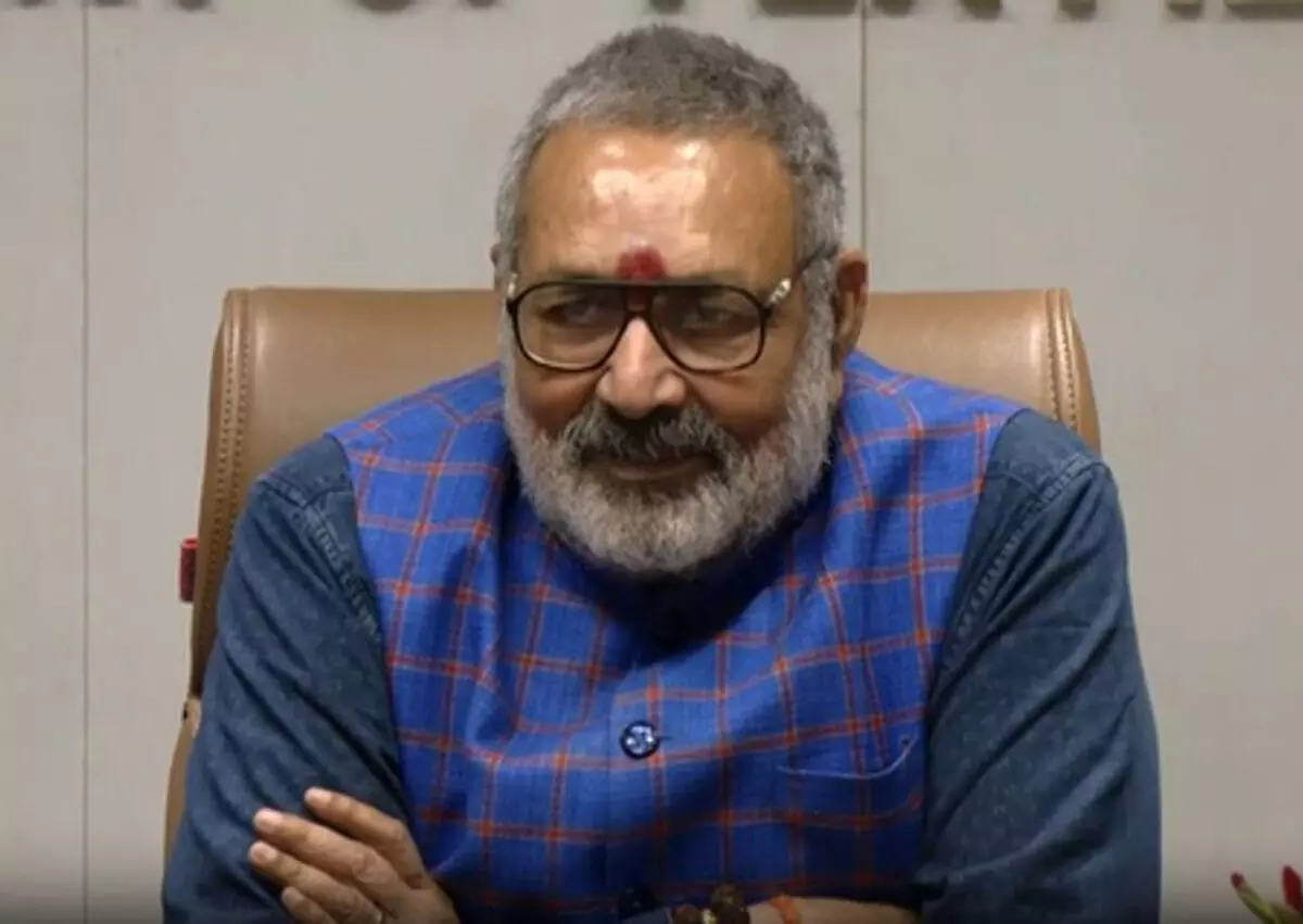 बंगाल में दंगे की साजिश, गिरिराज सिंह ने ममता बनर्जी पर लगाया गंभीर आरोप बंगाल में दंगे की साजिश, गिरिराज सिंह ने ममता बनर्जी पर लगाया गंभीर आरोप