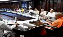 यूपी में छात्रों को लैपटॉप-टैबलेट, शिक्षामित्रों को 18000 मानदेय, योगी कैबिनेट ने 22 प्रस्तावों पर लगाई मुहर