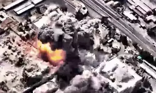 बड़ा हमला: IRGC के अंडरग्राउंड ठिकाने पर B-2 बॉम्बर्स की डबल स्ट्राइक, कई कमांडरों के मारे जाने की आशंका बड़ा हमला: IRGC के अंडरग्राउंड ठिकाने पर B-2 बॉम्बर्स की डबल स्ट्राइक, कई कमांडरों के मारे जाने की आशंका