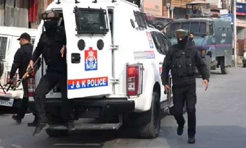 श्रीनगर पुलिस की बड़ी कामयाबी: लश्कर-ए-तैयबा नेटवर्क का भंडाफोड़, दो पाकिस्तानी आतंकियों समेत पांच गिरफ्तार