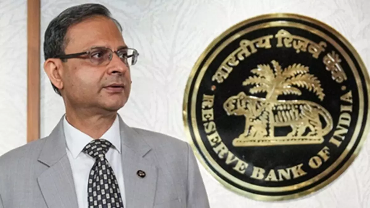RBI का बड़ा फैसला: रेपो रेट 5.25% पर बरकरार, EMI में नहीं होगा इजाफा RBI का बड़ा फैसला: रेपो रेट 5.25% पर बरकरार, EMI में नहीं होगा इजाफा