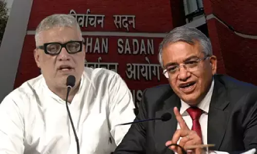 चुनाव आयोग पहुंचे तृणमूल नेताओं को सात मिनट में भगाया गया; डेरेक ओ ब्रायन ने लगाए गंभीर आरोप चुनाव आयोग पहुंचे तृणमूल नेताओं को सात मिनट में भगाया गया; डेरेक ओ ब्रायन ने लगाए गंभीर आरोप