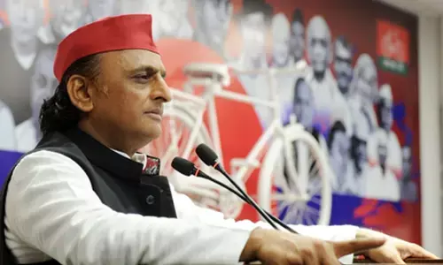 चुनाव आयोग भाजपा के साथ, वोट कटवाने की साजिश: अखिलेश यादव