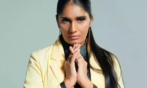 एक्सीडेंट के बाद अस्पताल से सीधे सेट पर पहुंची थीं अनु अग्रवाल, चोटिल पैर के साथ पूरी की शूटिंग एक्सीडेंट के बाद अस्पताल से सीधे सेट पर पहुंची थीं अनु अग्रवाल, चोटिल पैर के साथ पूरी की शूटिंग