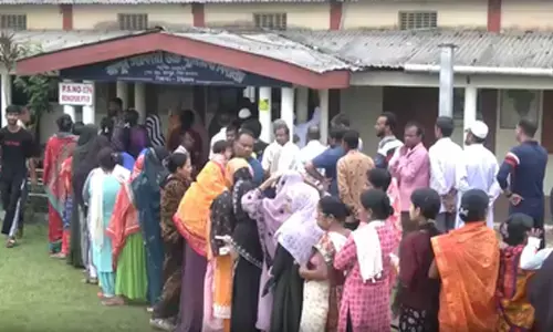असम में मतदान केंद्रों पर बड़ी संख्या में पहुंचीं महिलाएं, फर्स्ट टाइम वोटर बोले- हमें चाहिए विकास असम में मतदान केंद्रों पर बड़ी संख्या में पहुंचीं महिलाएं, फर्स्ट टाइम वोटर बोले- हमें चाहिए विकास