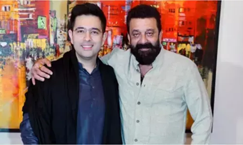 संजय दत्त से मिले एमपी राघव चड्ढा, शेयर कीं तस्वीरें, यूजर्स ने पूछा- नई पार्टी बना रहे क्या? संजय दत्त से मिले एमपी राघव चड्ढा, शेयर कीं तस्वीरें, यूजर्स ने पूछा- नई पार्टी बना रहे क्या?