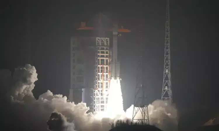 चीन ने इंटरनेट सेवा के लिए उपग्रहों का सफल प्रक्षेपण किया चीन ने इंटरनेट सेवा के लिए उपग्रहों का सफल प्रक्षेपण किया