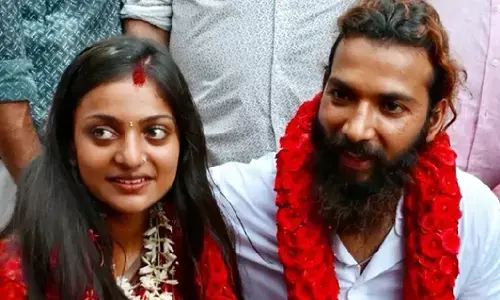 नाबालिग निकली महाकुंभ की वायरल गर्ल मोनालिसा, 16 साल असली उम्र, फरमान पर FIR दर्ज