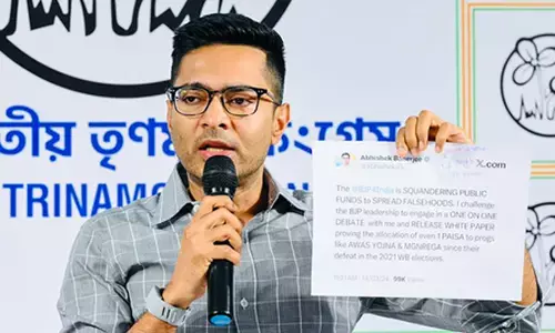 अभिषेक बनर्जी ने भाजपा के घोषणा पत्र की तुलना चिट फंड से की, बोले- झूठे वादों से लुभाने की कोशिश अभिषेक बनर्जी ने भाजपा के घोषणा पत्र की तुलना चिट फंड से की, बोले- झूठे वादों से लुभाने की कोशिश