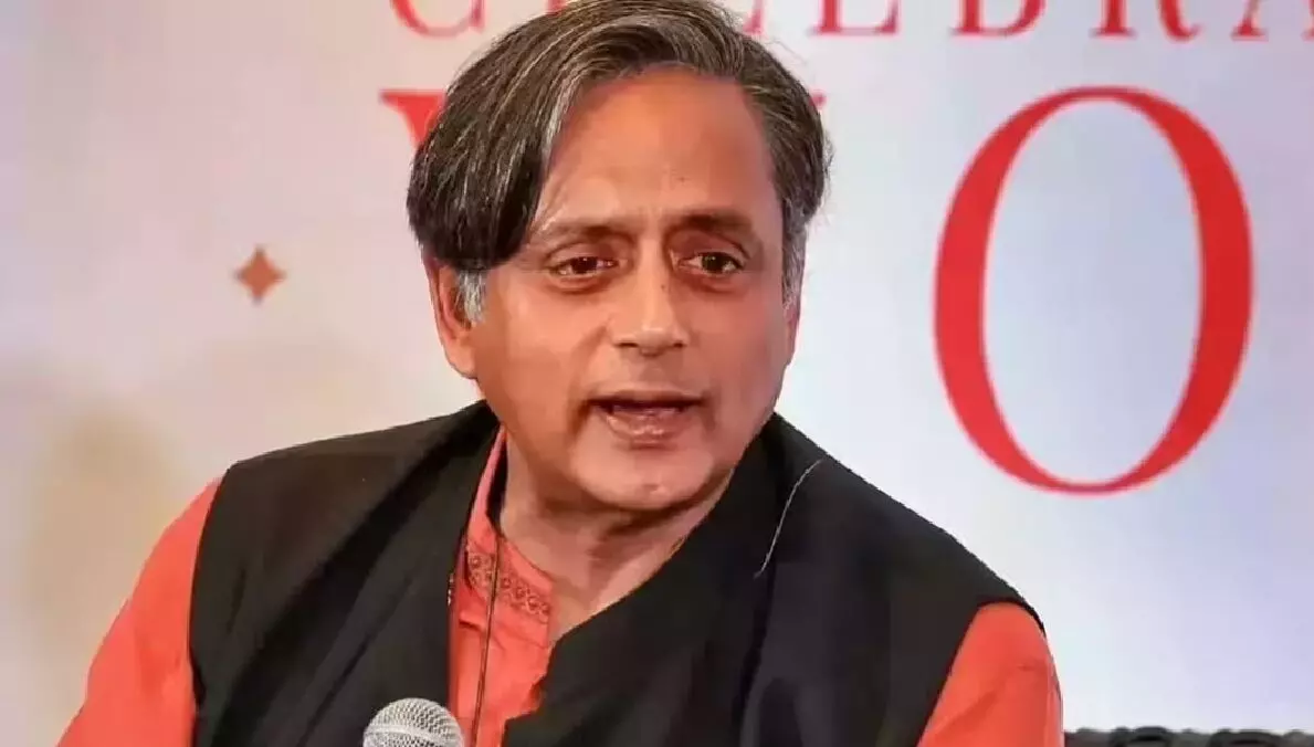 महिला आरक्षण बिल पर कांग्रेस सांसद शशि थरूर का केंद्र पर निशाना, कहा - सरकार का तरीका अपारदर्शी महिला आरक्षण बिल पर कांग्रेस सांसद शशि थरूर का केंद्र पर निशाना, कहा - सरकार का तरीका अपारदर्शी