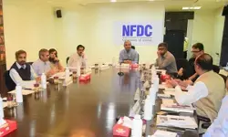 एनएफडीसी मुख्यालय पहुंचे सूचना एवं प्रसारण सचिव ने सिनेमा संग्रहालय और क्रिएटिव टेक संस्थान का लिया जायजा एनएफडीसी मुख्यालय पहुंचे सूचना एवं प्रसारण सचिव ने सिनेमा संग्रहालय और क्रिएटिव टेक संस्थान का लिया जायजा