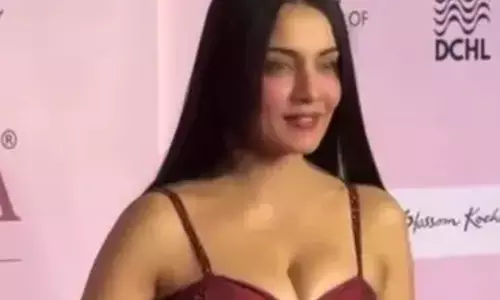 61वें मिस इंडिया पेजेंट में नजर आईं सेलिना जेटली, बोलीं – ताज सिर्फ पहना नहीं जाता, उसे जिया जाता है 61वें मिस इंडिया पेजेंट में नजर आईं सेलिना जेटली, बोलीं – ताज सिर्फ पहना नहीं जाता, उसे जिया जाता है