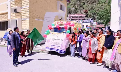 उत्तरकाशी में पोषण पखवाड़ा का शुभारंभ, जिलाधिकारी ने पोषण रथ को दिखाई हरी झंडी