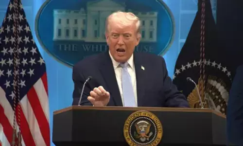 ईरान के साथ बातचीत के बीच ट्रंप ने किया अमेरिका की जीत का दावा ईरान के साथ बातचीत के बीच ट्रंप ने किया अमेरिका की जीत का दावा