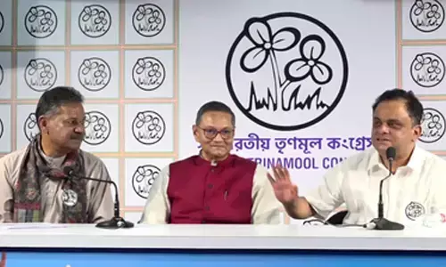 बंगाल चुनाव : नेताजी के प्रपौत्र चंद्र कुमार बोस टीएमसी में हुए शामिल बंगाल चुनाव : नेताजी के प्रपौत्र चंद्र कुमार बोस टीएमसी में हुए शामिल