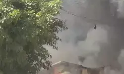 नोएडा में श्रमिकों का उग्र प्रदर्शन, वाहनों में आगजनी से हालात बिगड़े; स्थिति तनावपूर्ण नोएडा में श्रमिकों का उग्र प्रदर्शन, वाहनों में आगजनी से हालात बिगड़े; स्थिति तनावपूर्ण