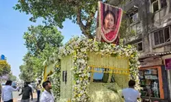 Asha Bhosle Funeral: राजकीय सम्मान के साथ हुआ आशा भोसले का अंतिम संस्कार, श्रद्धांजलि देने पहुंचे ये स्टार्स