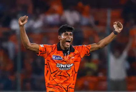 साकिब हुसैन: आरआर को घुटने पर लाने वाले गेंदबाज के पास कभी जूते खरीदने के पैसे नहीं थे साकिब हुसैन: आरआर को घुटने पर लाने वाले गेंदबाज के पास कभी जूते खरीदने के पैसे नहीं थे