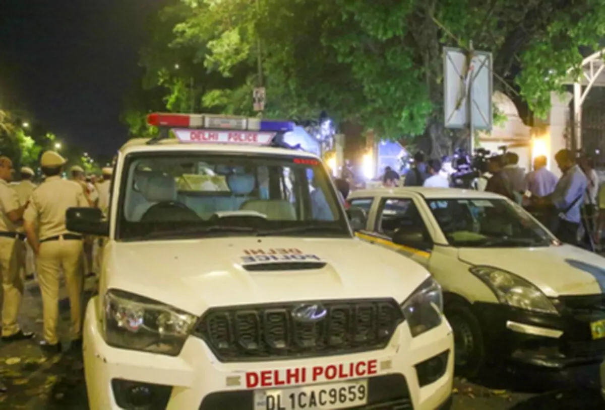 दिल्ली पुलिस ने ब्लाइंड रॉबरी का किया खुलासा, 40 लाख की लूट का मास्टरमाइंड निकला नौकर दिल्ली पुलिस ने ब्लाइंड रॉबरी का किया खुलासा, 40 लाख की लूट का मास्टरमाइंड निकला नौकर