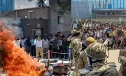 मजदूरों के गुस्से का पाकिस्तान और नक्सली लिंक मजदूरों के गुस्से का पाकिस्तान और नक्सली लिंक