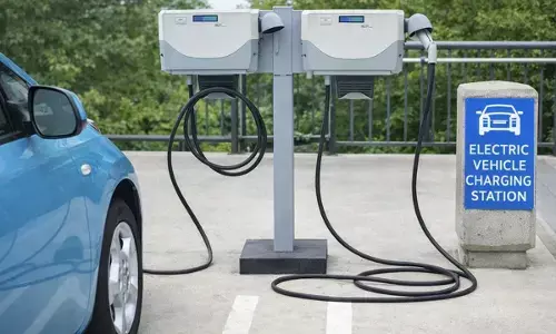 तेल पर निर्भरता घटाने के लिए केंद्र सरकार ईवी और महत्वपूर्ण खनिजों के उपयोग को दे रही बढ़ावा