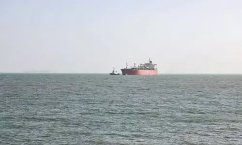 20,400 टन एलपीजी लेकर जग विक्रम आज पहुंचेगा कांडला: केंद्र