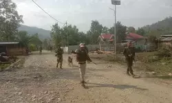 मणिपुर: नशीले पदार्थों की जब्ती अभियान के बाद हिंसा, 18 घायल मणिपुर: नशीले पदार्थों की जब्ती अभियान के बाद हिंसा, 18 घायल