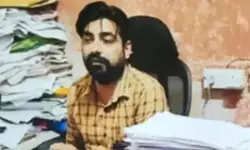 पीलीभीत में ‘करोड़पति चपरासी’ का खुलासा: 53 खातों में संदिग्ध लेनदेन, 5.28 करोड़ रुपये फ्रीज पीलीभीत में ‘करोड़पति चपरासी’ का खुलासा: 53 खातों में संदिग्ध लेनदेन, 5.28 करोड़ रुपये फ्रीज
