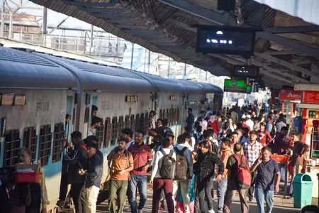 ओडिशा : रेलवे की उपेक्षा को लेकर ईस्ट कोस्ट रेलवे मुख्यालय पर विपक्ष का प्रदर्शन ओडिशा : रेलवे की उपेक्षा को लेकर ईस्ट कोस्ट रेलवे मुख्यालय पर विपक्ष का प्रदर्शन