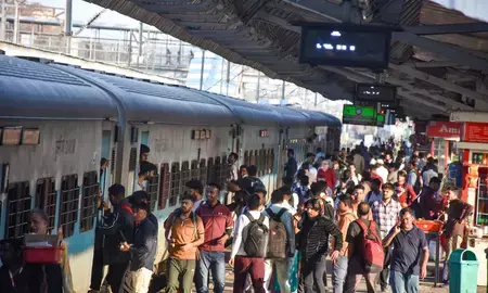 ओडिशा : रेलवे की उपेक्षा को लेकर ईस्ट कोस्ट रेलवे मुख्यालय पर विपक्ष का प्रदर्शन