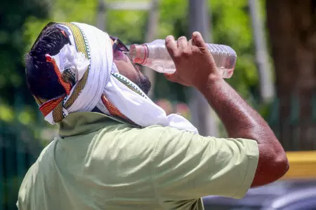 एनसीआर में बढ़ेगा पारा, अगले चार दिनों में 40 डिग्री के पार, वायु प्रदूषण भी खतरे के निशान के ऊपर एनसीआर में बढ़ेगा पारा, अगले चार दिनों में 40 डिग्री के पार, वायु प्रदूषण भी खतरे के निशान के ऊपर