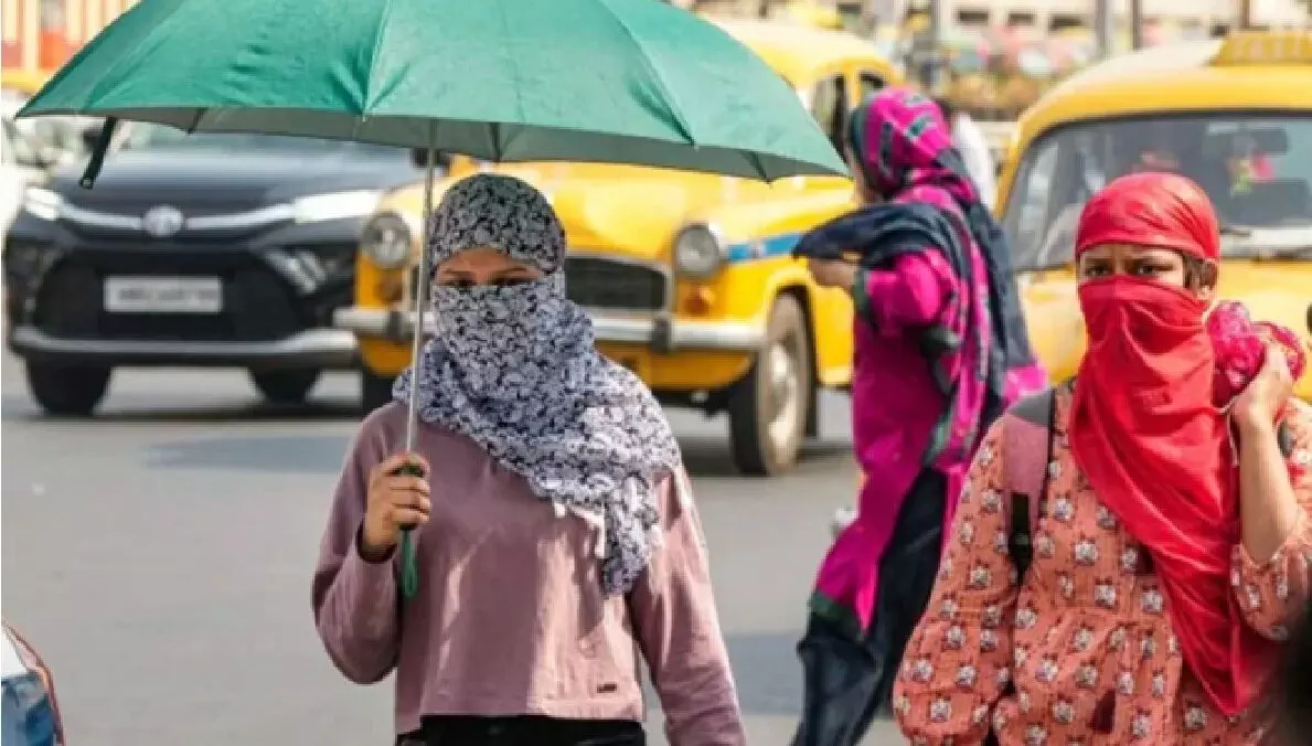 पहाड़ों में बारिश-बर्फबारी, उत्तर भारत में भीषण गर्मी और लू का प्रकोप; दिल्ली में चढ़ने लगा पारा पहाड़ों में बारिश-बर्फबारी, उत्तर भारत में भीषण गर्मी और लू का प्रकोप; दिल्ली में चढ़ने लगा पारा