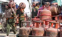 देश में रसोई गैस की आपूर्ति सामान्य, एक दिन में 50.5 लाख से ज्यादा गैस सिलेंडर की आपूर्ति देश में रसोई गैस की आपूर्ति सामान्य, एक दिन में 50.5 लाख से ज्यादा गैस सिलेंडर की आपूर्ति