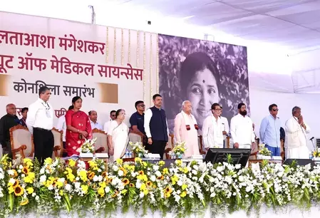 महाराष्ट्र : मुख्यमंत्री, उपमुख्यमंत्री ने लता-आशा मंगेशकर संस्थान की आधारशिला रखी महाराष्ट्र : मुख्यमंत्री, उपमुख्यमंत्री ने लता-आशा मंगेशकर संस्थान की आधारशिला रखी