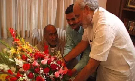 साहस और लोकतांत्रिक मूल्यों के प्रतीक थे पूर्व प्रधानमंत्री चंद्रशेखर: पीएम मोदी साहस और लोकतांत्रिक मूल्यों के प्रतीक थे पूर्व प्रधानमंत्री चंद्रशेखर: पीएम मोदी
