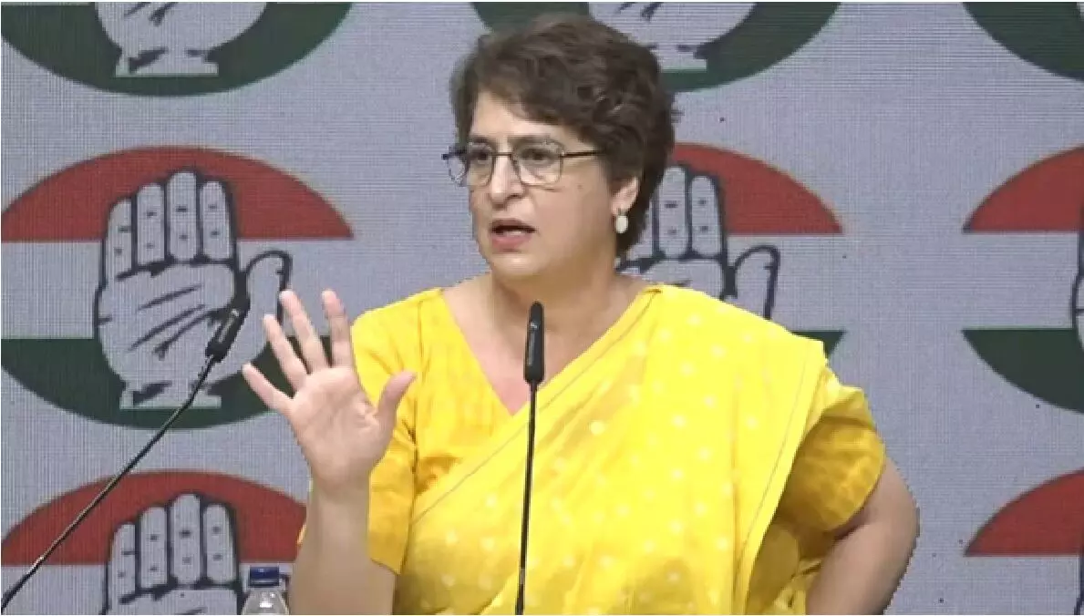 महिलाएं मूर्ख नहीं, गुमराह करना बंद करें; प्रियंका गांधी का केंद्र पर तीखा हमला महिलाएं मूर्ख नहीं, गुमराह करना बंद करें; प्रियंका गांधी का केंद्र पर तीखा हमला