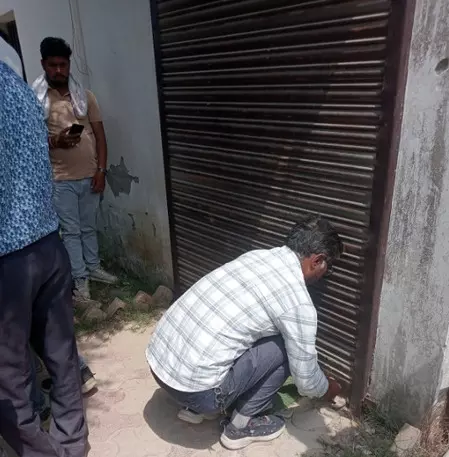 ग्रेटर नोएडा: वैदपुरा और खोदना कलां में अवैध निर्माण पर बड़ी कार्रवाई, निर्माणाधीन भवन सील ग्रेटर नोएडा: वैदपुरा और खोदना कलां में अवैध निर्माण पर बड़ी कार्रवाई, निर्माणाधीन भवन सील
