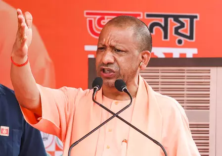 सीएम योगी का तीखा हमला: बोले— घुसपैठियों के समर्थकों ने मिलकर रोका नारी शक्ति वंदन विधेयक, देश उन्हें माफ नहीं करेगा सीएम योगी का तीखा हमला: बोले— घुसपैठियों के समर्थकों ने मिलकर रोका नारी शक्ति वंदन विधेयक, देश उन्हें माफ नहीं करेगा