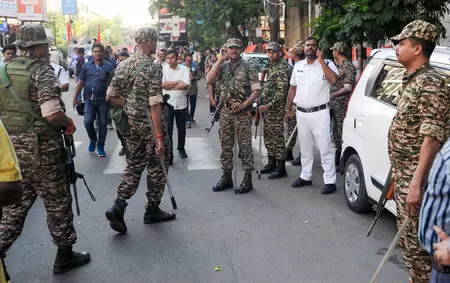 बंगाल चुनाव: पहले चरण के मतदान से पहले चुनाव आयोग ने पुलिस को सख्त निर्देश जारी किए बंगाल चुनाव: पहले चरण के मतदान से पहले चुनाव आयोग ने पुलिस को सख्त निर्देश जारी किए