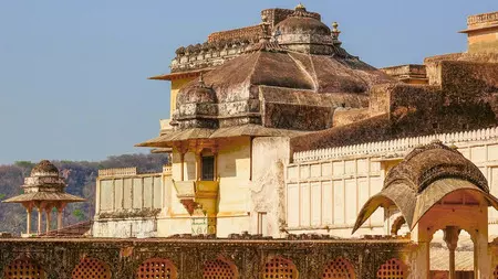 अरावली की चोटी पर बना बादलों का महल, 17वीं सदी के शाही ठिकाने में दिखता है राजपूत-मुगल कला का संगम अरावली की चोटी पर बना बादलों का महल, 17वीं सदी के शाही ठिकाने में दिखता है राजपूत-मुगल कला का संगम