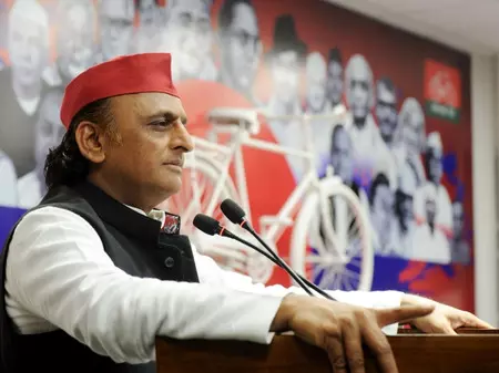 महिला आरक्षण बिल पर सियासी संग्राम, पीएम मोदी के संबोधन के बाद विपक्ष का पलटवार महिला आरक्षण बिल पर सियासी संग्राम, पीएम मोदी के संबोधन के बाद विपक्ष का पलटवार
