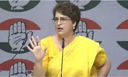 महिलाएं मूर्ख नहीं, गुमराह करना बंद करें; प्रियंका गांधी का केंद्र पर तीखा हमला महिलाएं मूर्ख नहीं, गुमराह करना बंद करें; प्रियंका गांधी का केंद्र पर तीखा हमला