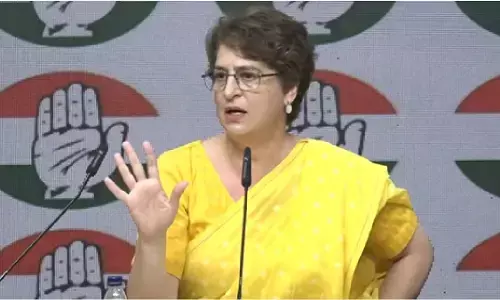 महिलाएं मूर्ख नहीं, गुमराह करना बंद करें; प्रियंका गांधी का केंद्र पर तीखा हमला महिलाएं मूर्ख नहीं, गुमराह करना बंद करें; प्रियंका गांधी का केंद्र पर तीखा हमला