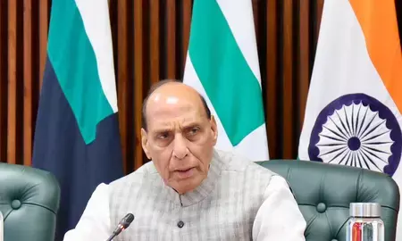 पश्चिम एशिया संकट: PM मोदी ने बुलाई CCS और कैबिनेट की बड़ी बैठक; तेल सप्लाई और निर्यात बचाने के लिए मास्टरप्लान तैयार पश्चिम एशिया संकट: PM मोदी ने बुलाई CCS और कैबिनेट की बड़ी बैठक; तेल सप्लाई और निर्यात बचाने के लिए मास्टरप्लान तैयार