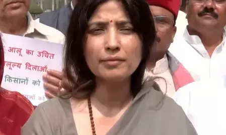 महिलाओं को वास्तविक अधिकार देने के बजाए राजनीतिक लाभ के लिए मुद्दे को भटका रही भाजपा: डिंपल यादव